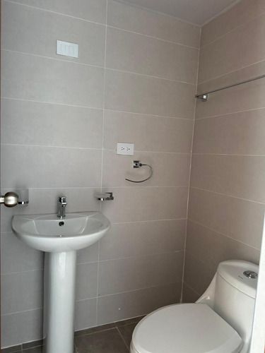 Rento Apartamento 6to Piso En La Zona Universitaria, Santo D