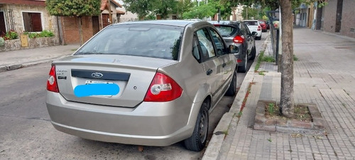 Imagen 4 de 13 de Ford Fiesta Max Ambiente Mp3