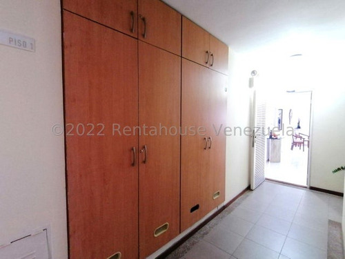 Sara Pastran De Rent A House Vende Espectacular Apartamento En Nueva Segovia Al Este De Barquisimeto Piso Bajo, Planta Electrica, Código 25-5556 Sps