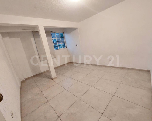 Imagen 9 de 20 de Casa En Venta De 3 Niveles En Bulevares Del Lago