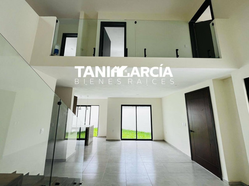 Vendo Casa Nueva En El Centro De Fortín.