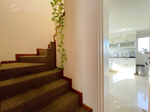 Duplex De Real Categoria Totalmente Recilado, Comoda Cochera Fija Y Baulera