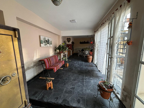 Venta Casa 2 Plantas - B°920vv. - Catamarca