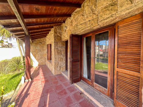 Casa En Punta Mogotes 3 Dormitorios Sobre Lote Propio