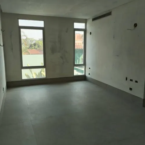 Casa - Venta 300m2 Tno Altamira