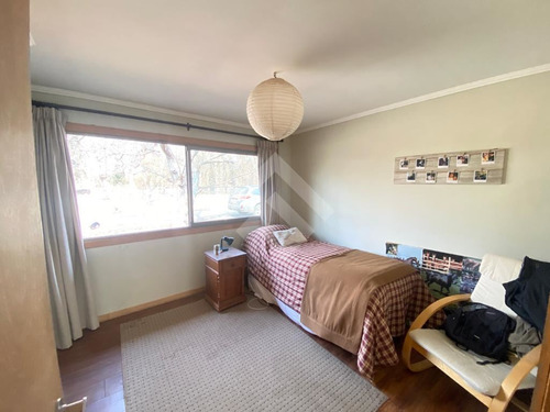 Casa En Arriendo De 6 Dorm. En Colina