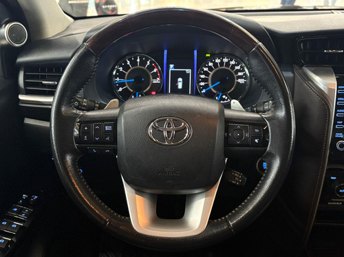 Toyota Hilux SW4 2.7 SRV 7 LUGARES 4X2 16V