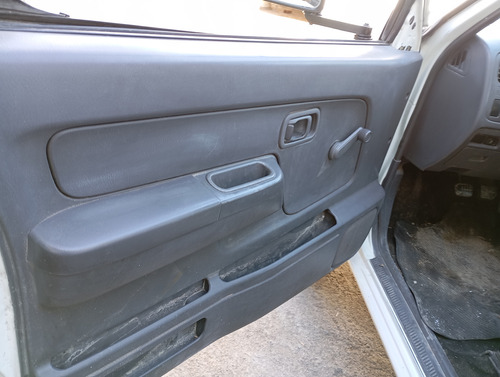 Nissan NP300 2.5 Tdi Chasis Ac 4x2 Mt