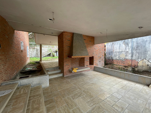 Urb. El Placer Quinta Remodelada