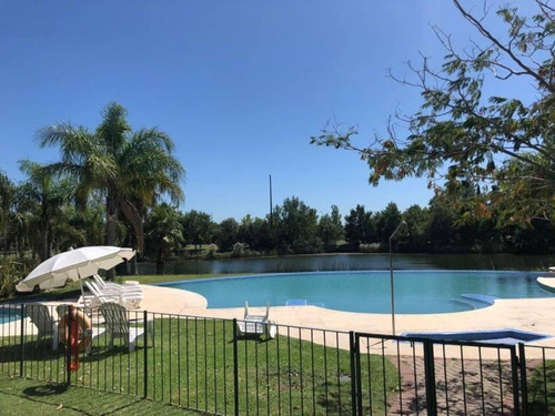 Imagen 3 de 11 de Lindisima Casa En Exclusivo Lote En Castores