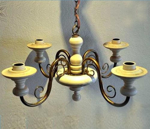 Imagem 2 de 4 de Lustre Artesanal Em Ferro E Madeira Torneada 4 Lâmpadas