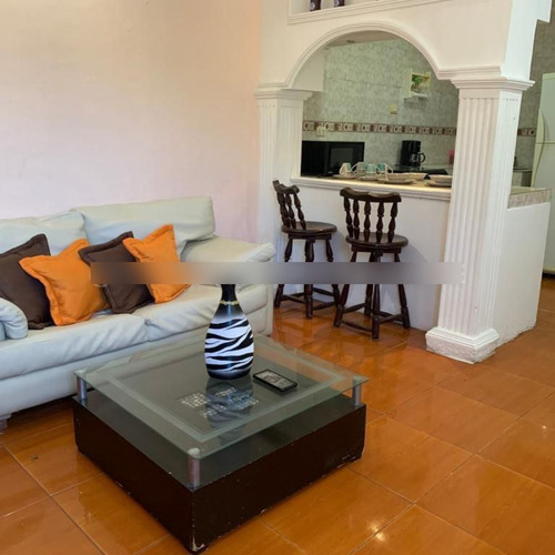 Imagen 2 de 7 de En Alquiler Casa En Catia La Mar Ref 1502