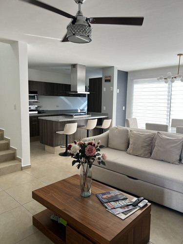 Casa En Venta En El Refugio Queretaro