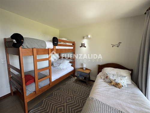 Casa En Venta De 4 Dorm. En Santo Domingo