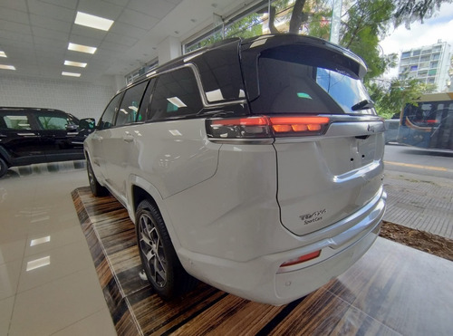 Imagen 8 de 25 de Jeep Commander Overland 4x4 0km Td At9 2023-bb