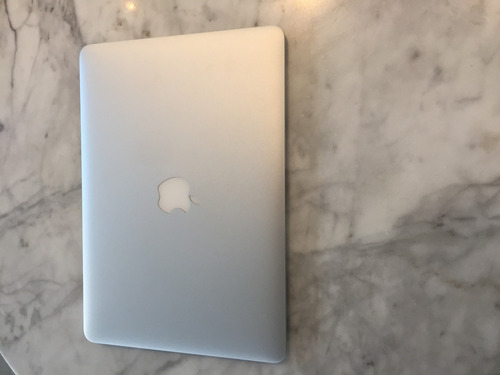 Apple Macbook Air 13  2.2ghz Intel I7 128gb 