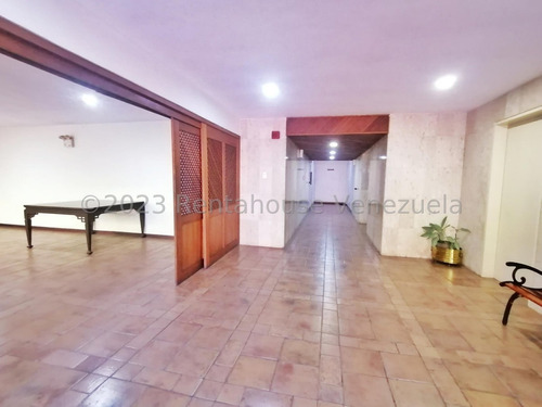  Apartamento En Venta En La Urbanizacion  Miranda 150 M2 Tres Dormitorios Cuatro Baños Dos Puestos De Estacionamiento Edificio Poca Densidad.  Solo 3 Pisos Y 3 Apartamentos Por Pisos   2 Maleteros. 