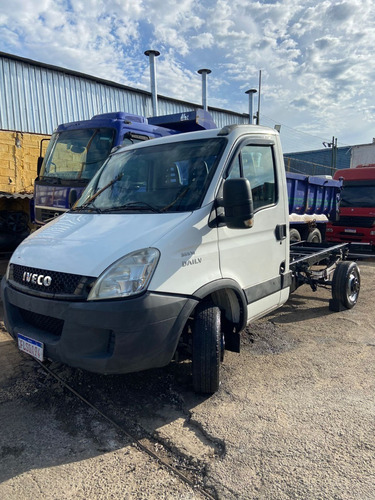 Imagem 8 de 10 de Iveco 35s14 2014 No Chassis