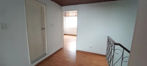 En Arriendo Casa De Dos Niveles En Normandía, Bogotá (18751).