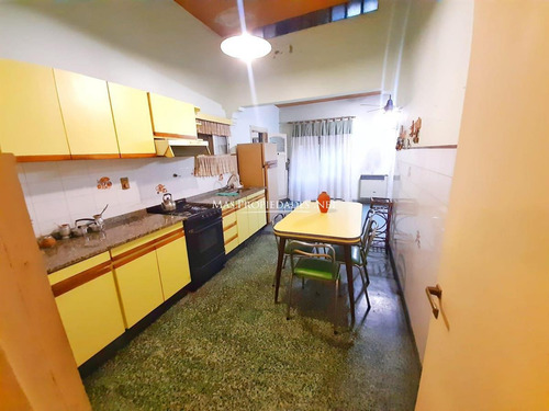 Imagen 2 de 11 de Casa Con Local De 3 Ambientes En Avellaneda