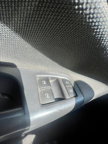 Imagen 10 de 25 de Volkswagen Gol Trend 1.6 Highline 3p 2015