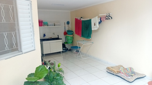 Casa A Venda De 8 Cômodos E 3 Banheiro E 1 Garagem