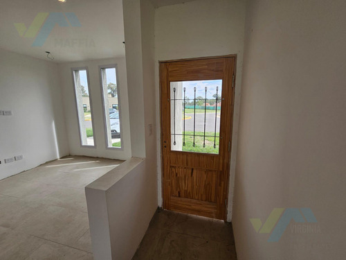 Casa En Venta 4 Ambientes En Santa Lucia - Pilar Del Este