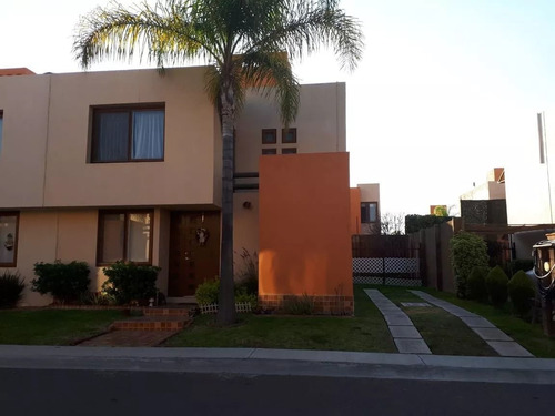 Se Vende Hermosa Casa En Puerta Real, 3 Recamaras, Jardín, A