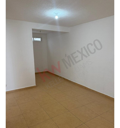 Ubicación Privilegiada En Una Zona Comercial Con Alta Afluencia Vehicular Y Peatonal. ¡ide...