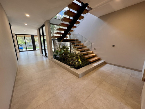 Residencia De Lujo Con Alberca, Área Verde Posterior- Altozano