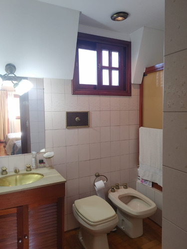 Imagen 9 de 21 de Chalet 4 Amb + Escritorio Cochera. Fondo Libre
