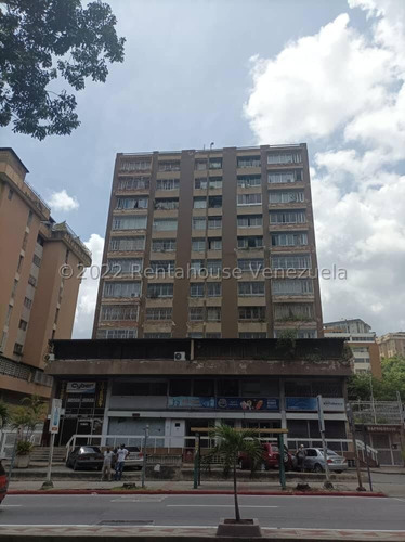 Cómodo Apartamento En Venta. La Urbina 