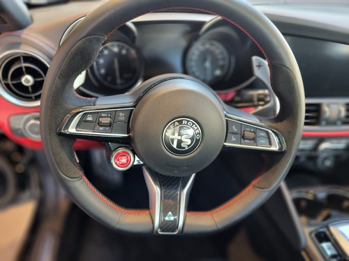 Imagen 4 de 8 de Alfa Romeo Giulia 2022 2.9 V6 510cv Quadrifoglio