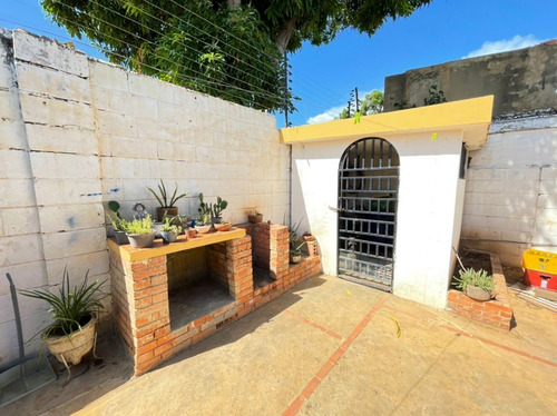 Imagen 2 de 17 de Ecv-882 Zona Norte Casa En Urbanización Rosal Sur