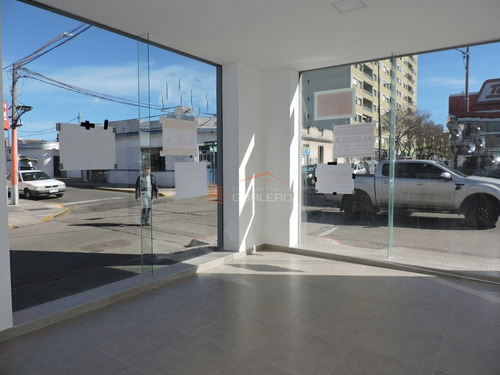 Local En Venta Y Alquiler En Centro De Maldonado - Excelente Ubicación Comercial- Ref: 21949