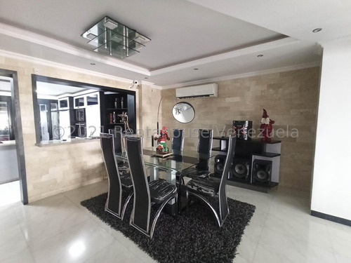 Casa En Venta En El Limon Maracay Aragua 23-15629 Irrr