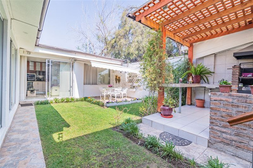 Casa En Venta De 3 Dorm Con Dpto Independiente. Las Condes