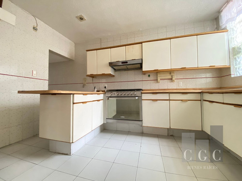Imagen 9 de 23 de Una Casa Ideal Para Quienes Buscan Practicidad Y Seguridad C