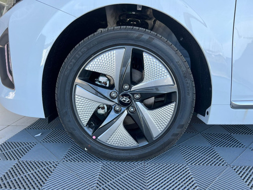 Imagen 16 de 22 de Hyundai Ioniq Unique 1.6 Gdi Hibrido At 5p