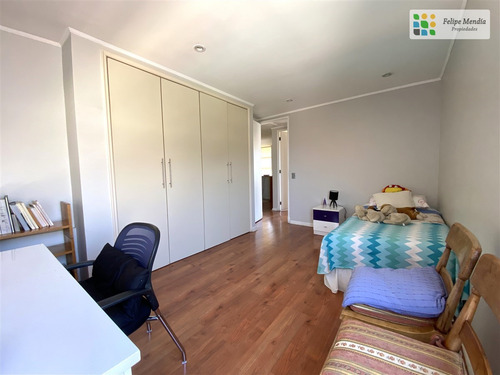 Impecable En Condominio 5 Dorm. Servicio Y Sala De Estar.