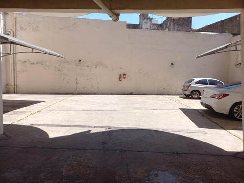 Departamento Venta De Tres Ambientes Con Balcón Al Frente - Apto Crédito
