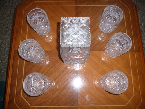 Imagen 3 de 4 de Juego Licorera Cristal Bohemia Con 6 Vasos