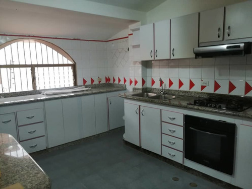 Imagen 6 de 19 de Se Alquila Parte Alta De Quinta Con Entrada Independiente Urb. Jorge Coll Fijo O Por Temporada
