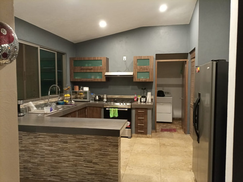 Casa En Venta Con Alberca Privada En Par Vial Jiutepec Morelos