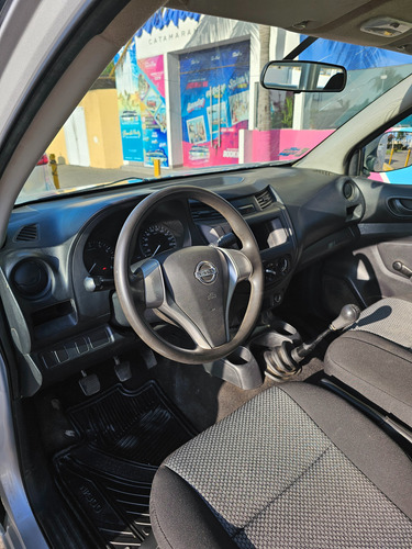 Nissan Estacas Np300
