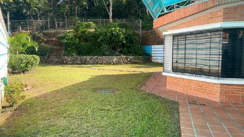 Josefina Toledo: Casa En Venta En Altos De Guataparo, 792m², Bellas Y Amplias Áreas Verdes, Planta 100% , Alta Seguridad, 269250