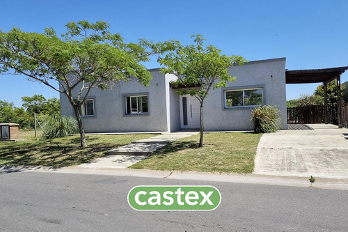 Casa En Venta En Pilar Del Este, Santa Guadalupe