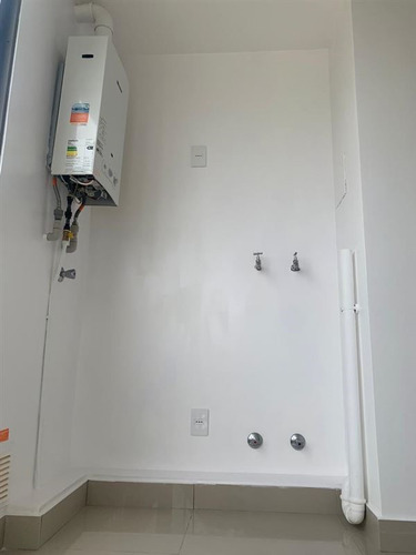 Primer Piso, Disponible Para Arriendo, Con Gc Incluido.