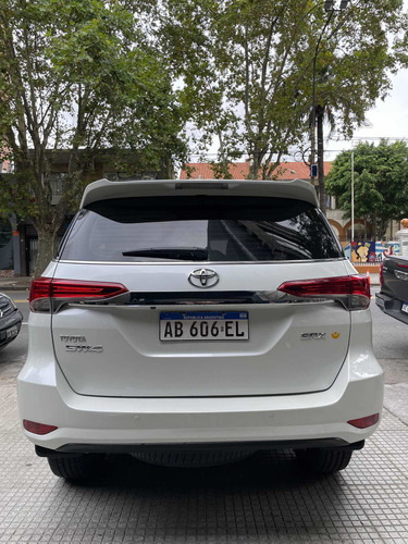 Imagen 11 de 15 de Toyota Sw4 2.8 Srx 177cv 4x4 7as At 2017