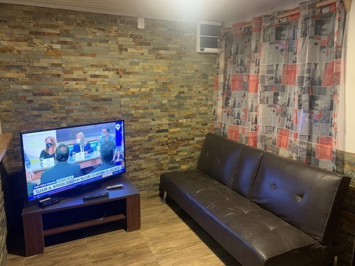 Imagen 2 de 15 de Casa De Dos Dormitorios Con Jardín, Barbacoa Y Techo Para Vehículo